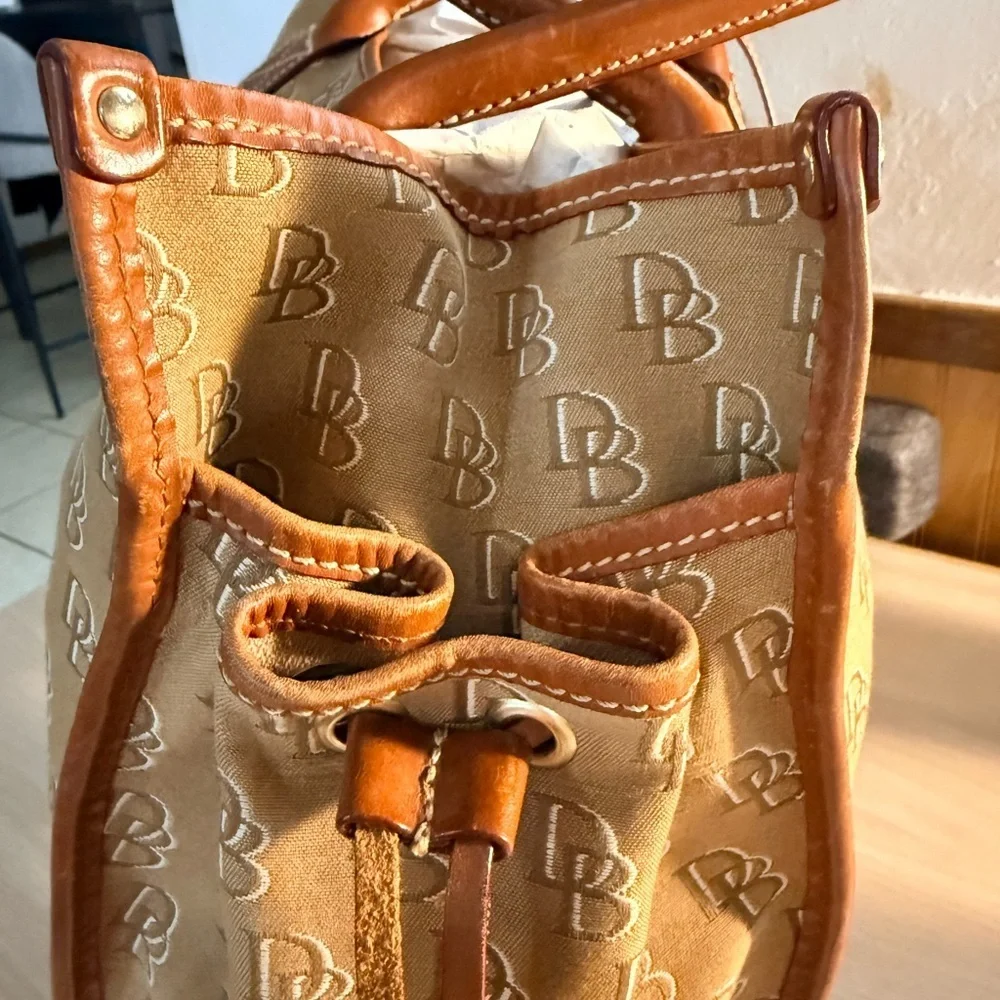 Dooney & Bourke stylish tan